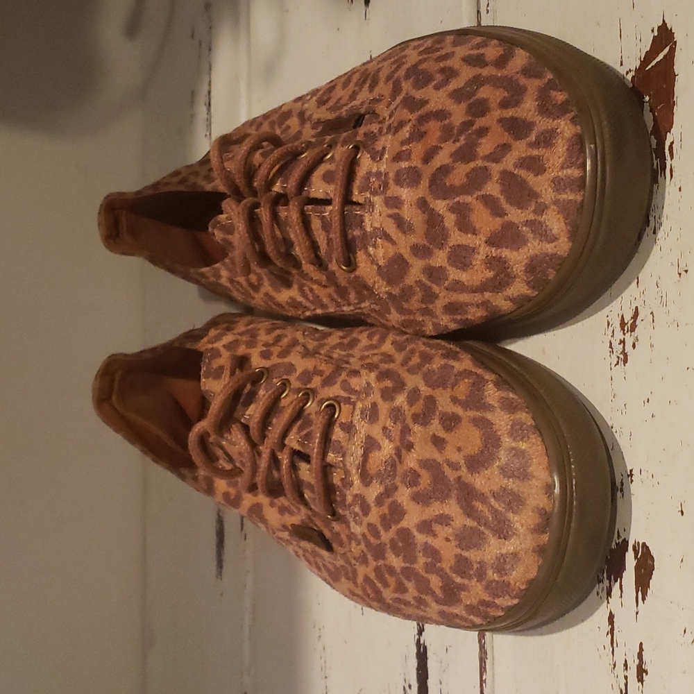 VANS low pro leopard print sneakers
